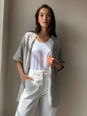 Community Aritzia Iconic Cape Size M